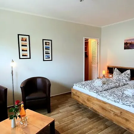 Strandlaeufer Darsser Weg ホームステイ *